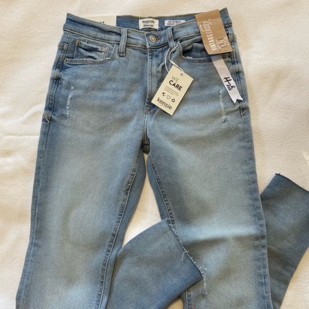 Lightwash Kensie jeans